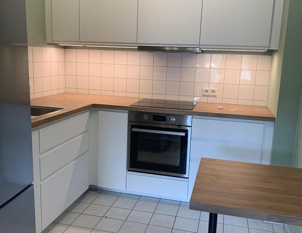 Sonnige 2-Zimmer-Wohnung mit Panorama-Balkon – barrierearm & modernisiert - Photo 1