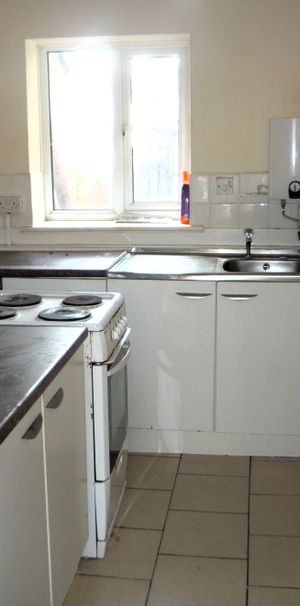 £700 PCM, Ground Floor Studio Flat in Neville Street, Riverside, Cardiff, CF11 6LP - Photo 2
