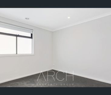 Townhouse opposite the park! - Photo 3