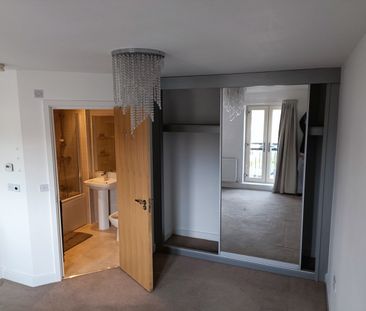 2 Bed Terraced House, Holts Crest Way, LS12 - Photo 5