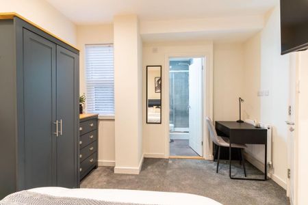 1 bedroom in a house share to rent - Photo 3
