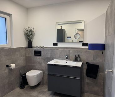 Moderne 2-Zimmer-Erdgeschosswohnung mit Terrasse & großem Garten in... - Foto 1