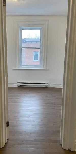 Grand 6½ avec WiFi Inclus • Ville-Marie • Disponible MAINTENANT • 1 825$/mois - Photo 1