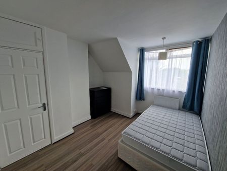Room in a Shared House, The Limes Avenue, N11 - Photo 3
