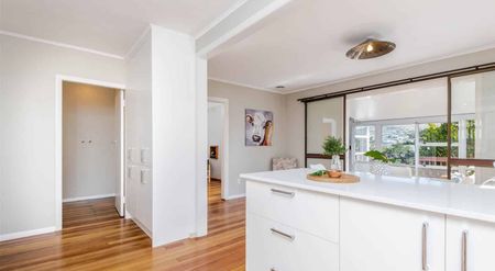 Classic Beauty - Photo 2