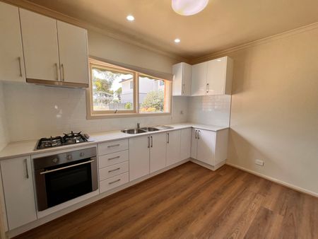 16 Woorite Place, Keilor East VIC 3033 - Photo 2