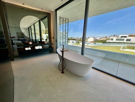 Semi-Detached House in Nueva Andalucía - Photo 4