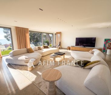 À seulement quelques pas de la plage, cette magnifique Villa b - Photo 2