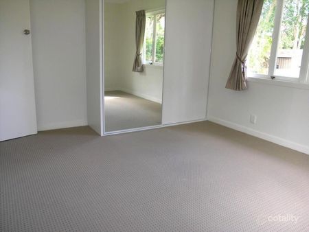 Renovated, Roomy & Ready - Family Living in the Heart of Coorparoo! - Photo 2