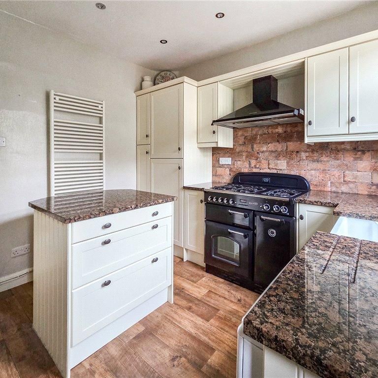 2 bedroom terraced house to rent - Photo 1