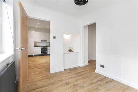 York Road, Woking, Surrey, GU22 7XR - Photo 4