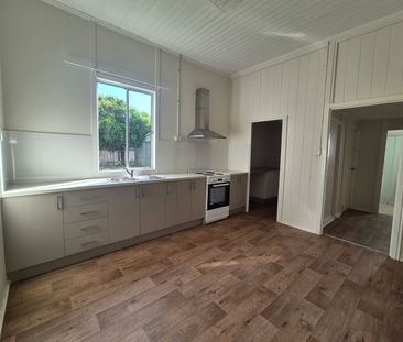 Renovated Heritage Style Home - Photo 5