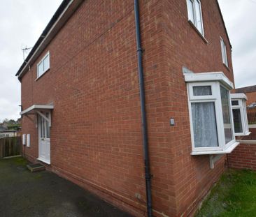 2 bedroom semi-detached house to rent - Photo 6