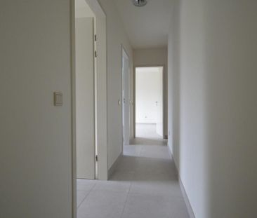 Gerenoveerd ruim appartement in Centrum v Bilzen met 3 slpk., terra... - Photo 3