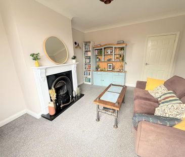 2 bedroom end of terrace house to rent - Photo 3