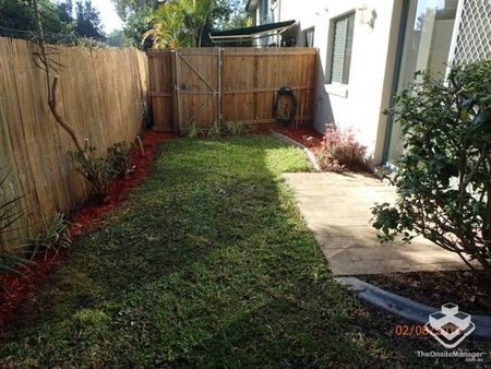 Renovated 3 bedroom townhouse available for rent, centrally located - Photo 3