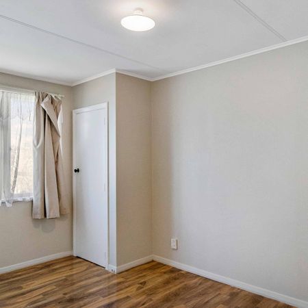 2 bedroom home in Otara! - Photo 3