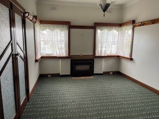 BEAUTIFUL HOME MINUTES FROM BALLARAT CBD - Photo 1