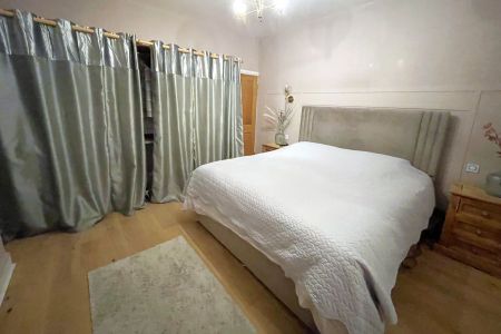 Alexandra Road, Addlestone, Surrey, KT15 - Photo 2