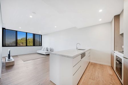 Luxury executive living in a lifestyle locale - Photo 5
