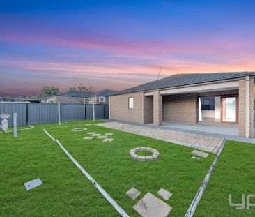 35 Brickwood Circuit, CRAIGIEBURN - Photo 2