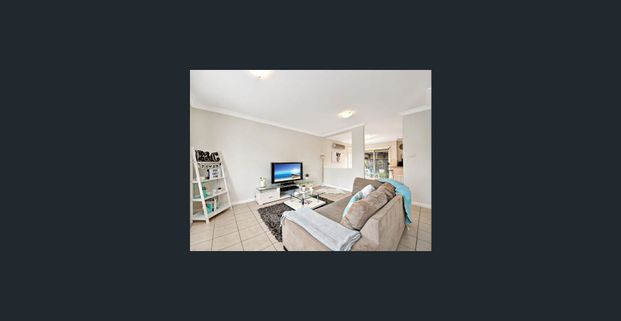 IMMACULATE & LOW MAINTENANCE - Photo 1