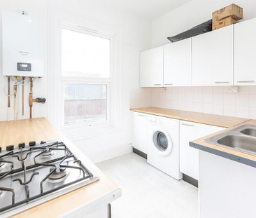 2 bedroom flat to rent - Photo 3 | Rentumo