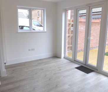 3 bedroom semi-detached house to rent - Photo 1