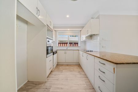 Freshly Painted 4 Bedroom Home - Photo 5