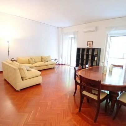 Parioli: Luminous 2 bedroom , double living room, kitchen, bathroom and balcony, air conditioning, bright, wooden floors and with doorman. Ref 2209 - Foto 1