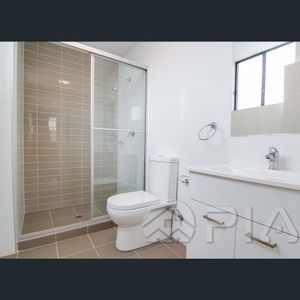 Modern specious one bedroom Apartment plus study area Walking to Norwest station - Photo 2