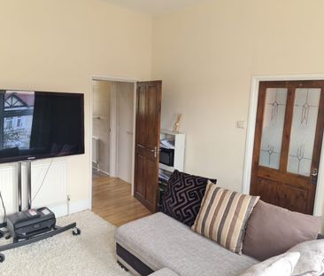 1 Bed Flat, Aldborough Road South, IG3 - Photo 1