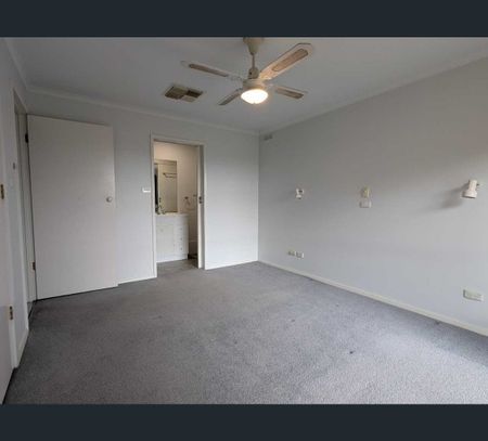 64 Brauman Street, Shepparton, Vic 3630 - Photo 5