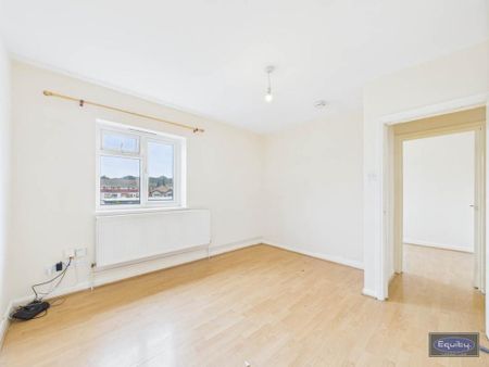 3 bedroom flat to rent - Photo 4