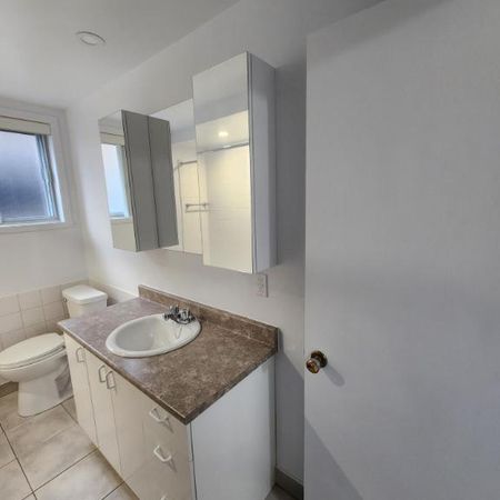 3 1/2 SEMI-MEUBLÉ 1er DÉCEMBRE - Photo 3