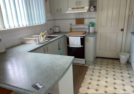 SPACIOUS TOWNHOUSE IN SMALL COMPLEX - Photo 5