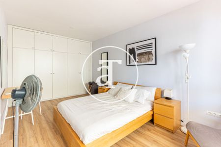 Monthly rental 1-bedroom penthouse with a terrace overlooking the Royal Palace of Madrid - Photo 2