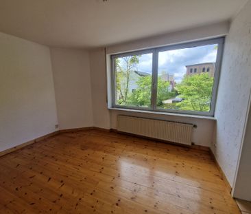 56179 Vallendar:Renovierte Altbauwohnung mit 6 Zimmern, Küche, 2 Bädern, Balkon, Stellplatz - Foto 2