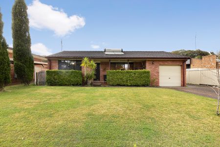 82 Regal Way, Valentine NSW 2280 - House For Rent | Domain - Photo 2
