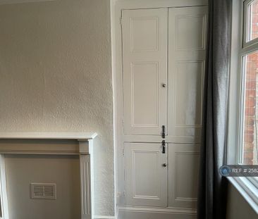 3 bedroom end of terrace house to rent - Photo 4