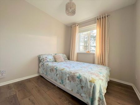 33 Rosebrook Grove, Carrickfergus, BT38 8NS - Photo 3