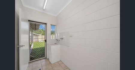 Low Maintenance and Airconditioned - Opposite Park - Top Location - Photo 5