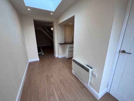 2 bed Terraced for rent - Photo 3