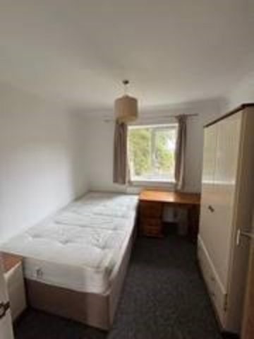 4 bedroom detached house to rent - Photo 2