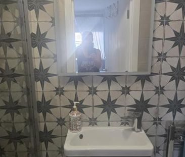 Large furnished double with enough suite - Photo 5