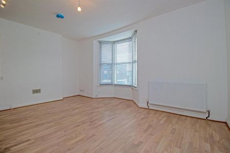 3 bedroom maisonette to rent - Photo 3