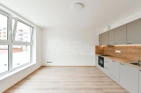 Pronájem bytu 2+kk v centru Benešova - Photo 2