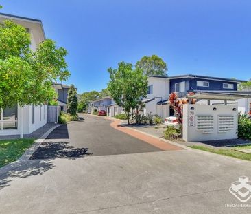 3 BED, A/C, MINUTES TO GATEWAY Large living space unit, gas cooktop... - Photo 2