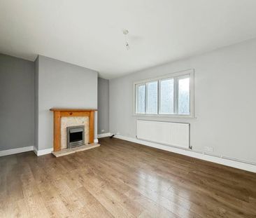 3 bedroom end of terrace house to rent - Photo 2