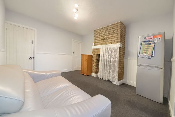 3 Bedroom House To Let - HP12 - Photo 1